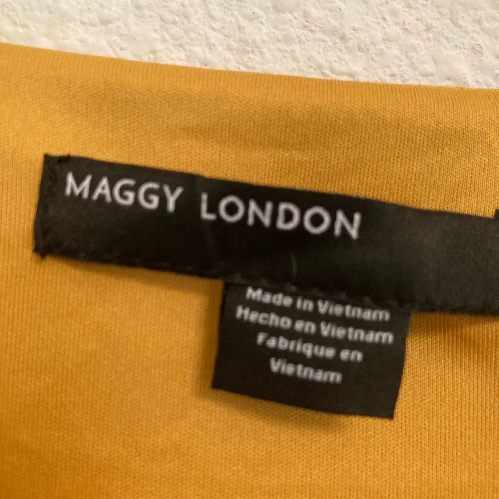 Maggy London Multicolor Striped Midi Dress Size 4 | Tie Waist - Picture 6 of 7